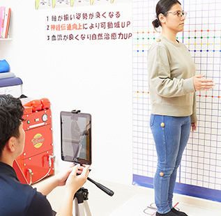 詳しい検査と分析に基づき、原因を特定します。患者様に合った最適な施術プランをご提案。根本的な改善を目指します。